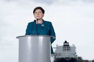 Прем'єр Шидло назвала прибуття танкера історичним моментом
