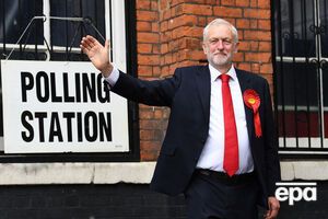 Корбин считает, что у Мэй есть причины уйти в отставку