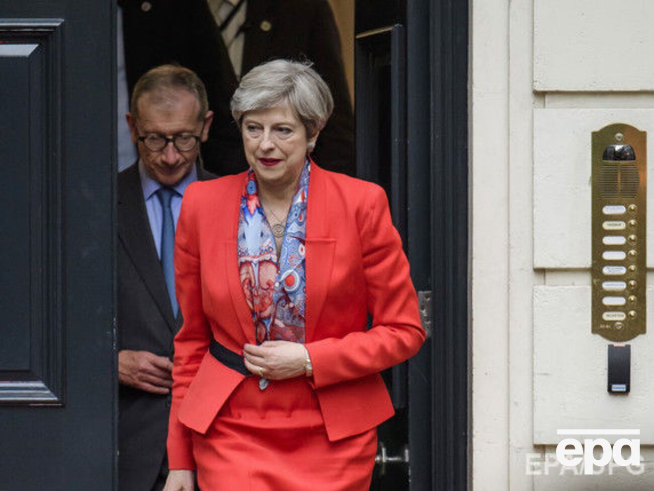 Мэй намерена остаться на посту премьера