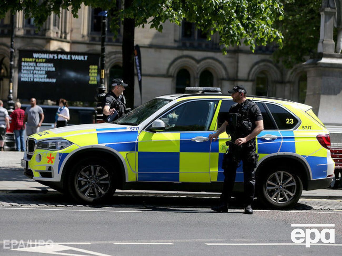 Полиция еще не снимает оцепление