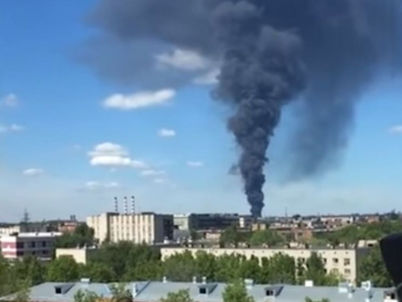 Огонь охватил площадь в 2 тыс.&nbsp;м&sup2;