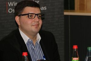 Хочется верить, что после 11 июня ведущие политики перестанут пиариться на безвизе. Хочется, но не верится