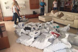 Гроші правоохоронці знайшли під час обшуку