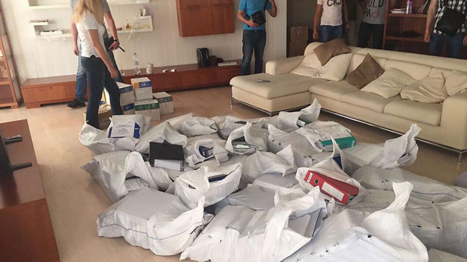 Гроші правоохоронці знайшли під час обшуку