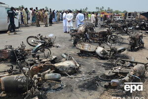 Аварія та пожежа в Пакистані забрали життя понад 190 людей