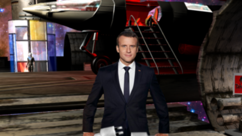 Зображення Макрона зазнали різних маніпуляцій від майстрів фотошопу