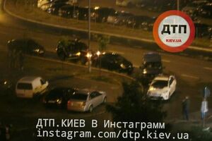 Невідомий вистрілив в обличчя людині та пішов у сусідній під'їзд будинку