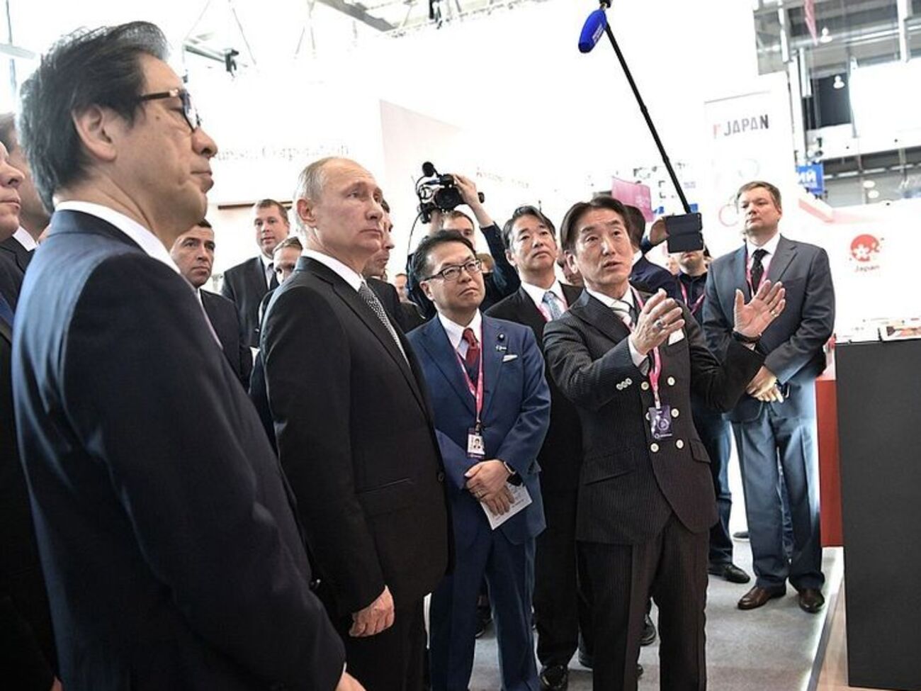 Путин посетил выставку в Екатеринбурге