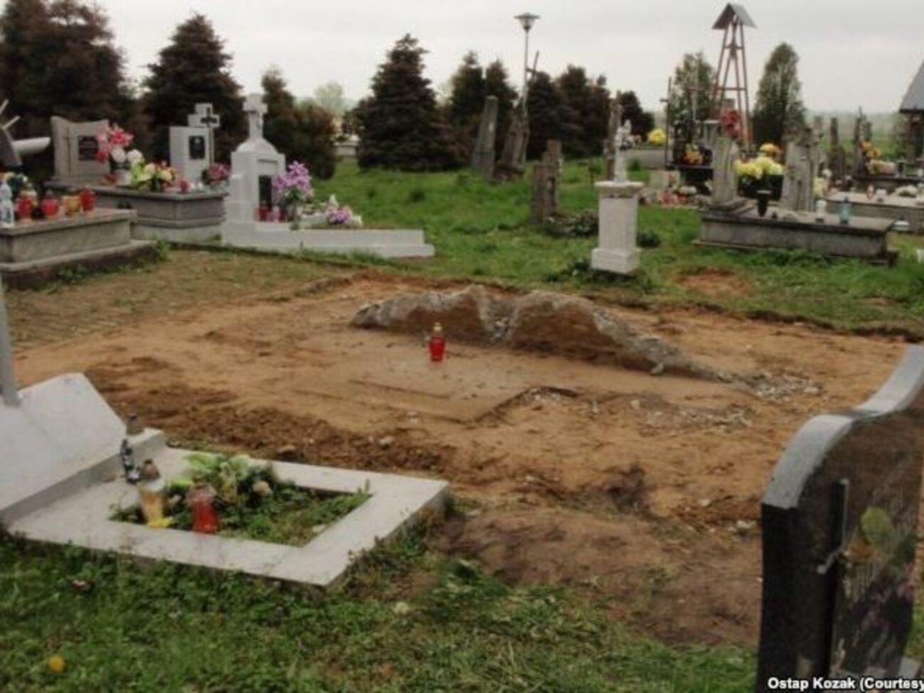 Место, где находился мемориал УПА, некоторое время пустовало