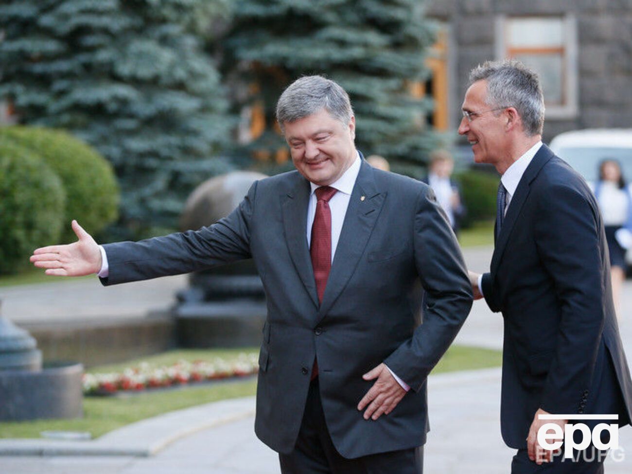 Порошенко констатував, що Україна наразі не відповідає стандартам НАТО