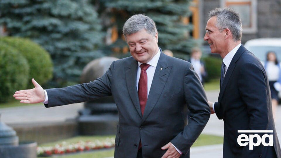 Порошенко констатировал, что Украина пока не соответствует стандартам НАТО