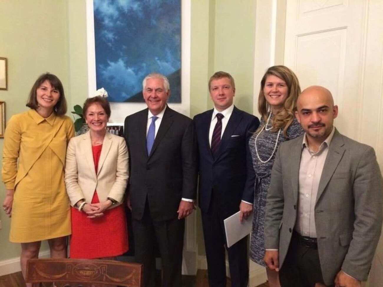 Голова ЦПК Дар'я Каленюк, посол США Марі Йованович, держсекретар Рекс Тіллерсон, голова "Нафтогазу" Андрій Коболєв, керівний партнер Horizon Capital Олена Кошарна та нардеп Мустафа Найєм