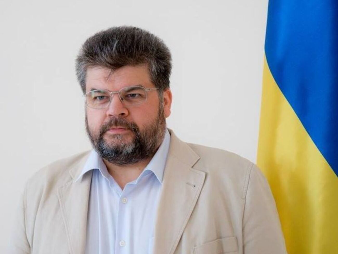 Боюся, що у прийнятій Трампом парадигмі немає місця дозволу на надання або продаж озброєння Україні