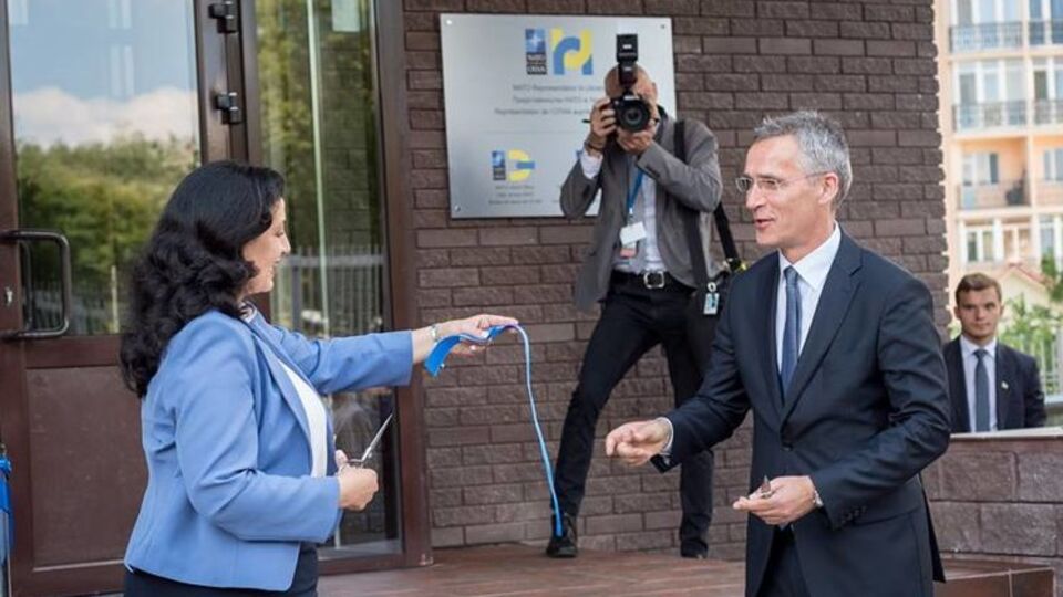 В церемонии открытия приняли участие вице-премьер-министр Украины Иванна Климпуш-Цинцадзе и генеральный секретарь НАТО Йенс Столтенберг