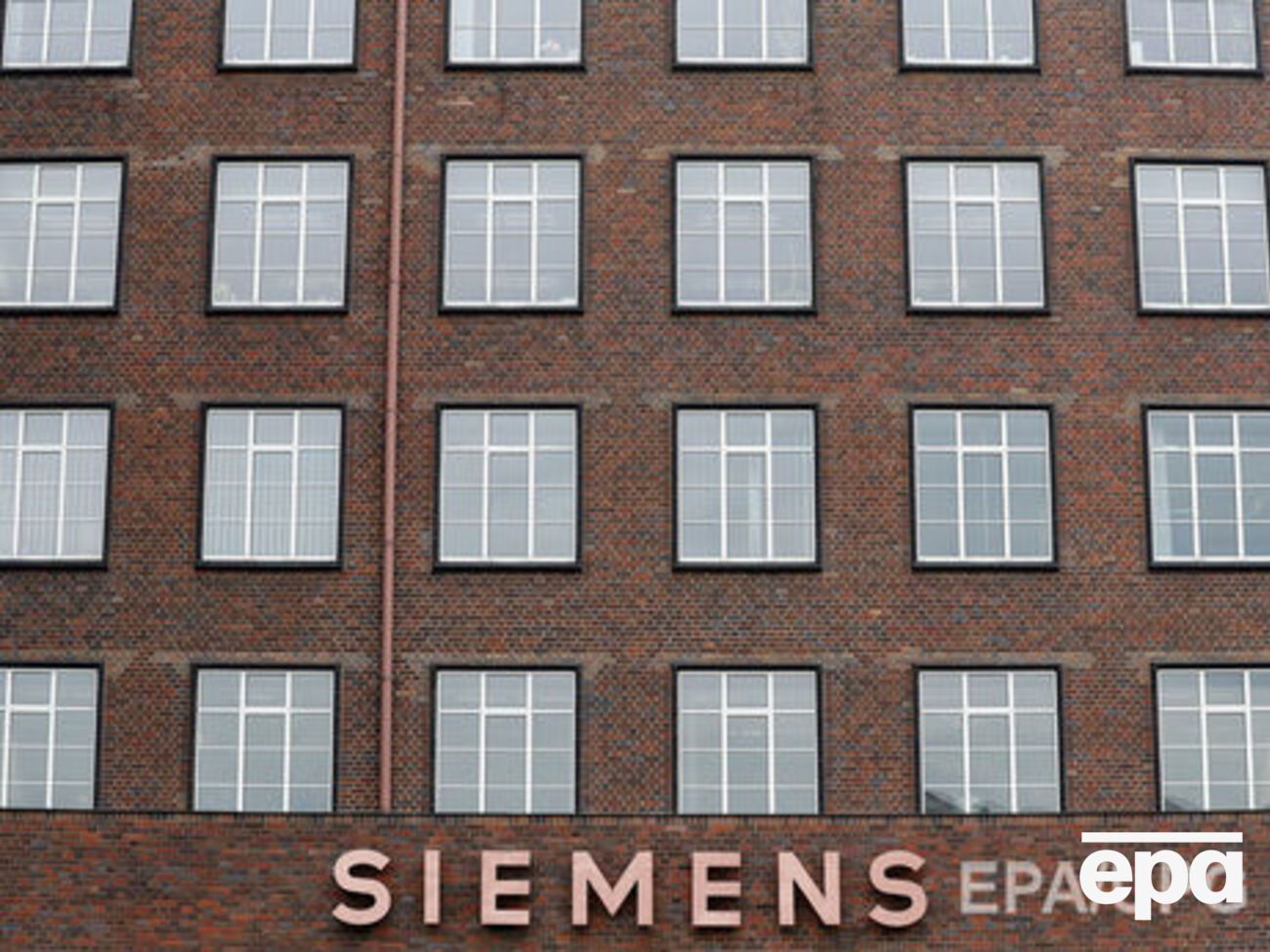 В компании сообщили, что две из четырех поставленных в Россию газовых турбин были перемещены в Крым против воли производителя