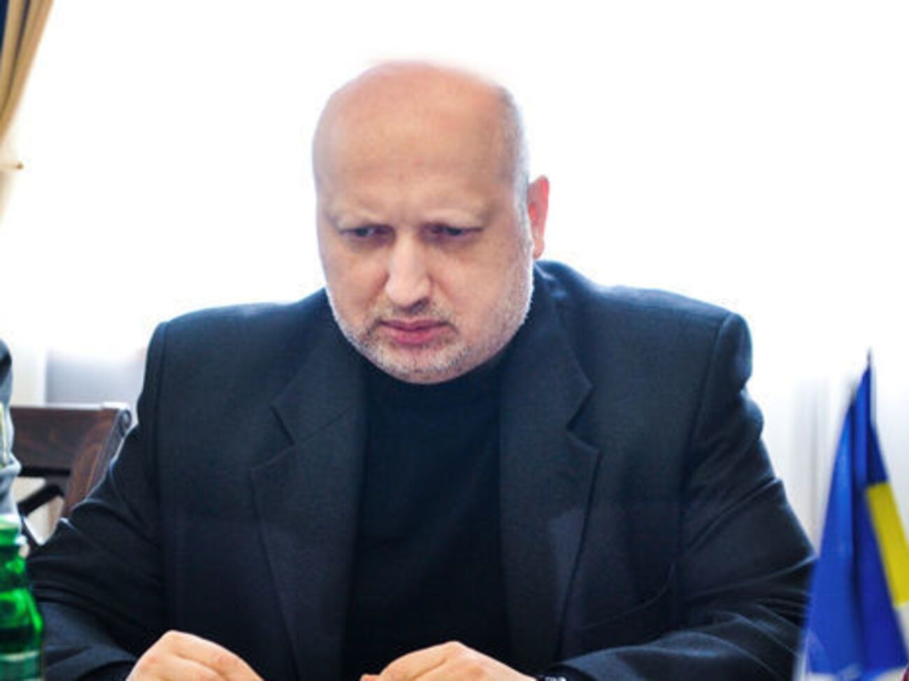 Турчинов: МЗС доручено створити електронну систему попередньої реєстрації громадян РФ, готових перетнути кордон з Україною