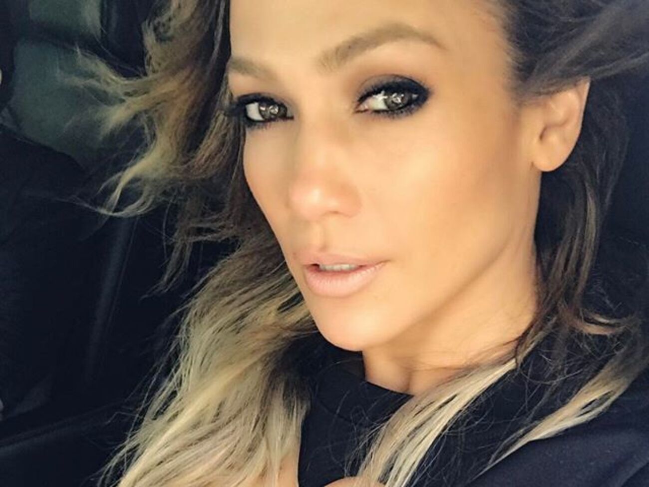 Лопес надягла сукню з високими розрізами спереду