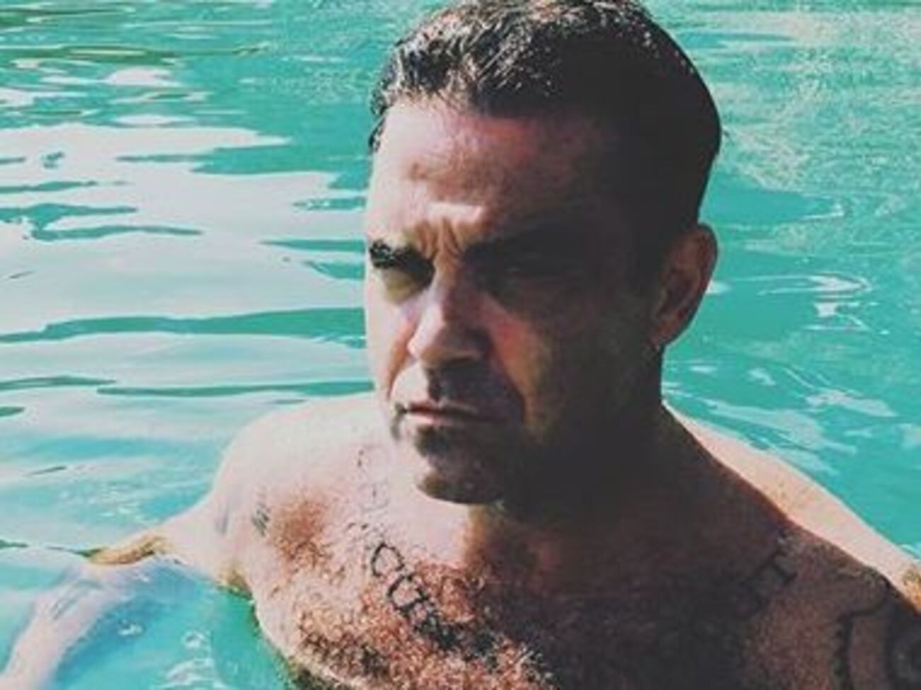 Уильямс оголился ради снимка