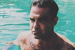 Уильямс оголился ради снимка