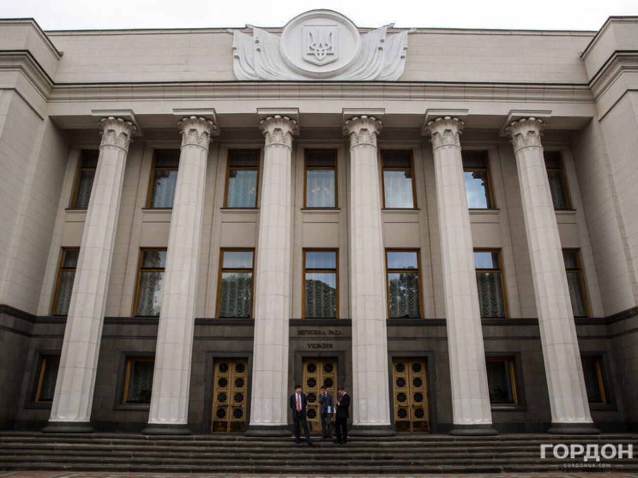 Парламент планирует заседать, пока не рассмотрит все пять представлений