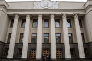 Парламент планирует заседать, пока не рассмотрит все пять представлений