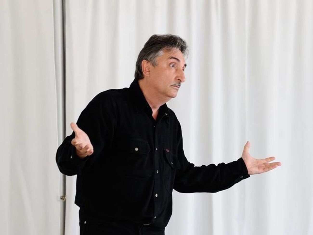 По консультації до письменника зверталося багато політиків