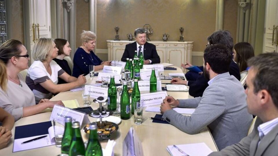 Порошенко заявил, что готов сделать все от него зависящее для полного расследования