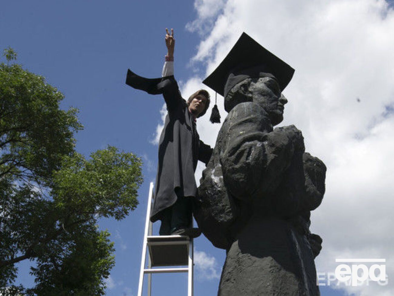 По данным СМИ, правительство намерено сократить количество бюджетных мест в вузах