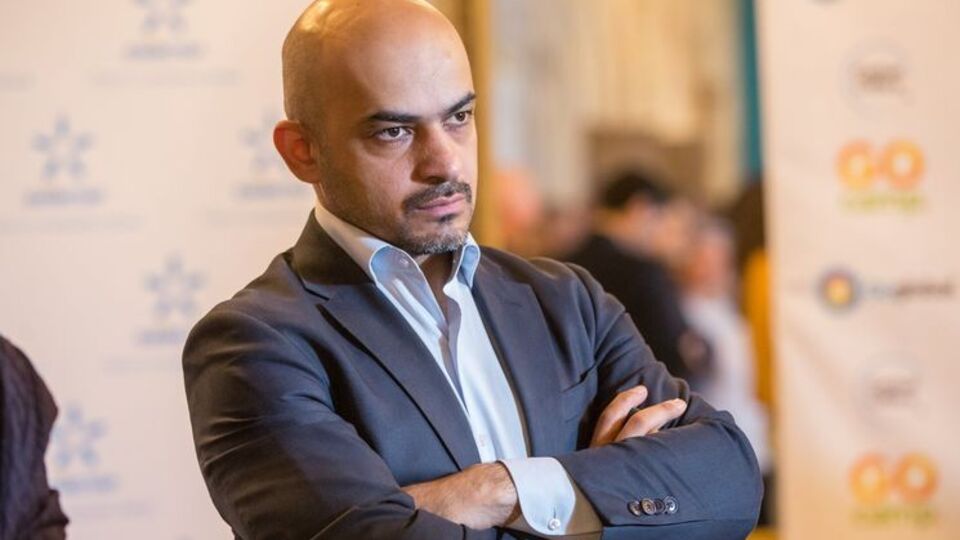 Найєм обіцяє поцікавитися у прем'єр-міністра України Володимира Гройсмана, хто позбавляє українців права користуватися дешевими авіаперельотами