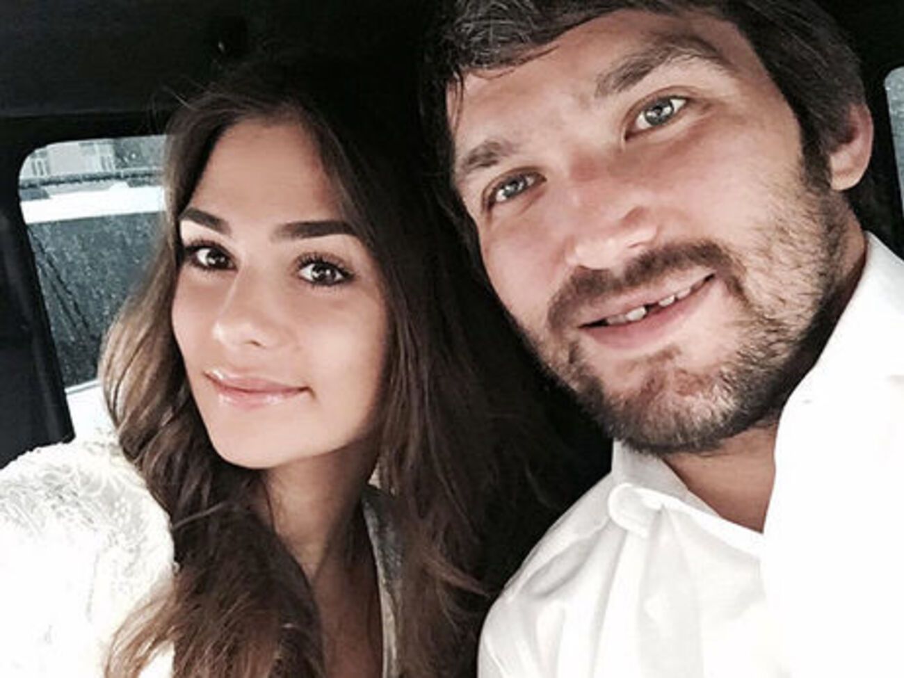 Шубская и Овечкин отпраздновали свадьбу в зале, украшенном розами