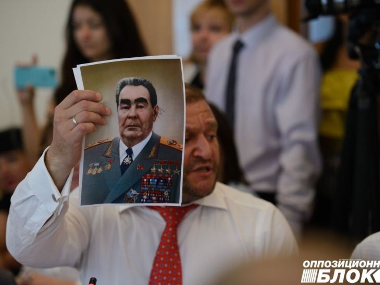 Добкин принес на заседание комитета портрет Брежнева