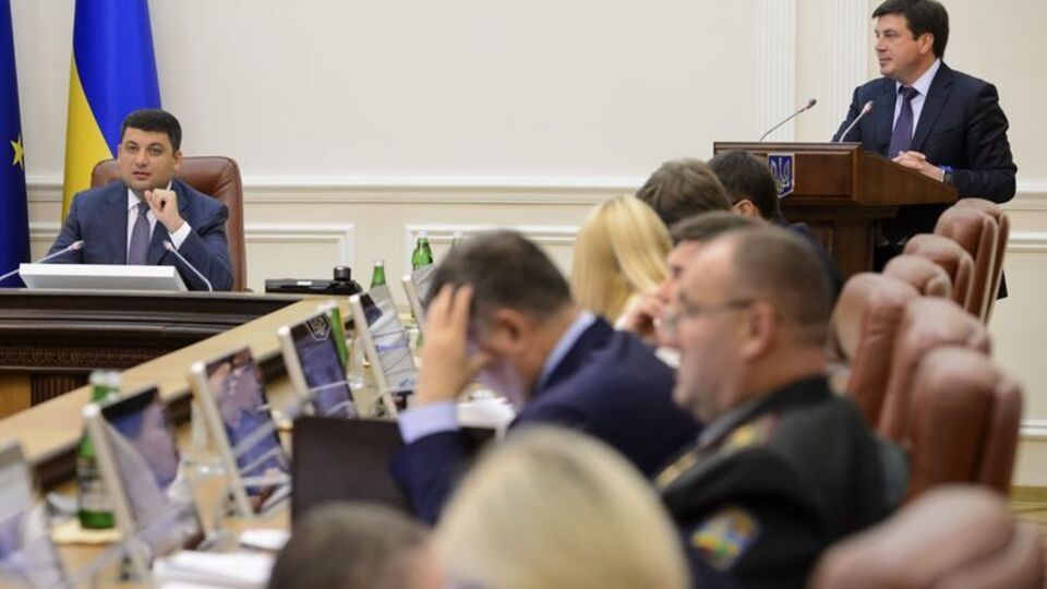 Гройсман отметил, что информация Зубко (на трибуне) опровергает опасения скептиков
