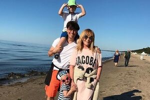 Галкин: Мы в зоопарке. Алла озвучила мысли обезьян. Лиза испугалась тигра. Я с Гарри прошел по туннелю с летучими мышами, пауками и крокодилами