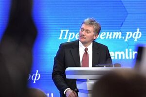 Песков не смог ответить, кто был с Путиным