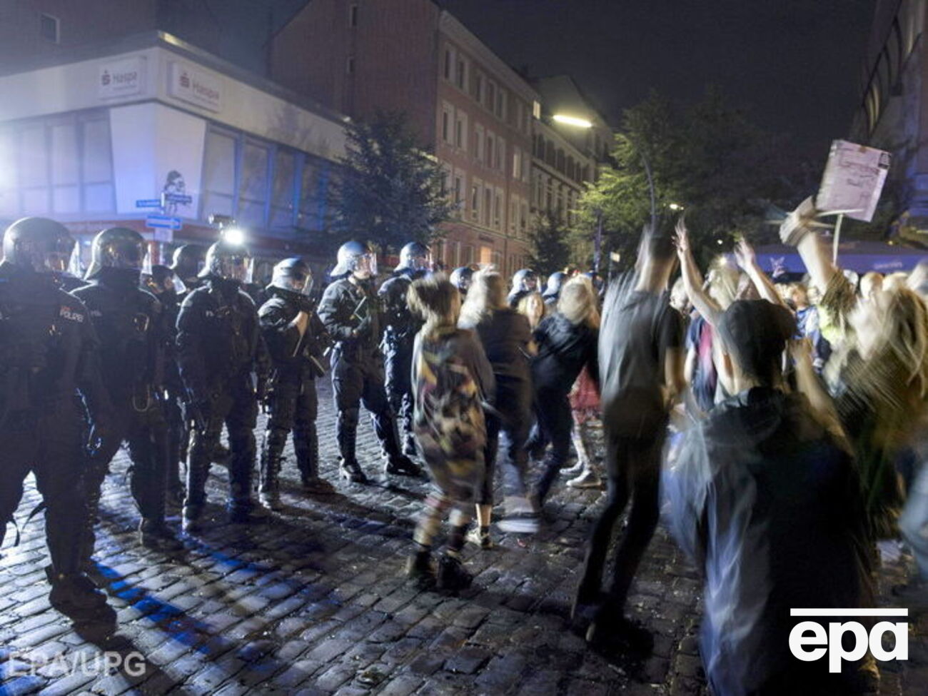 Всего в ходе беспорядков полиция задержала 465&nbsp;человек