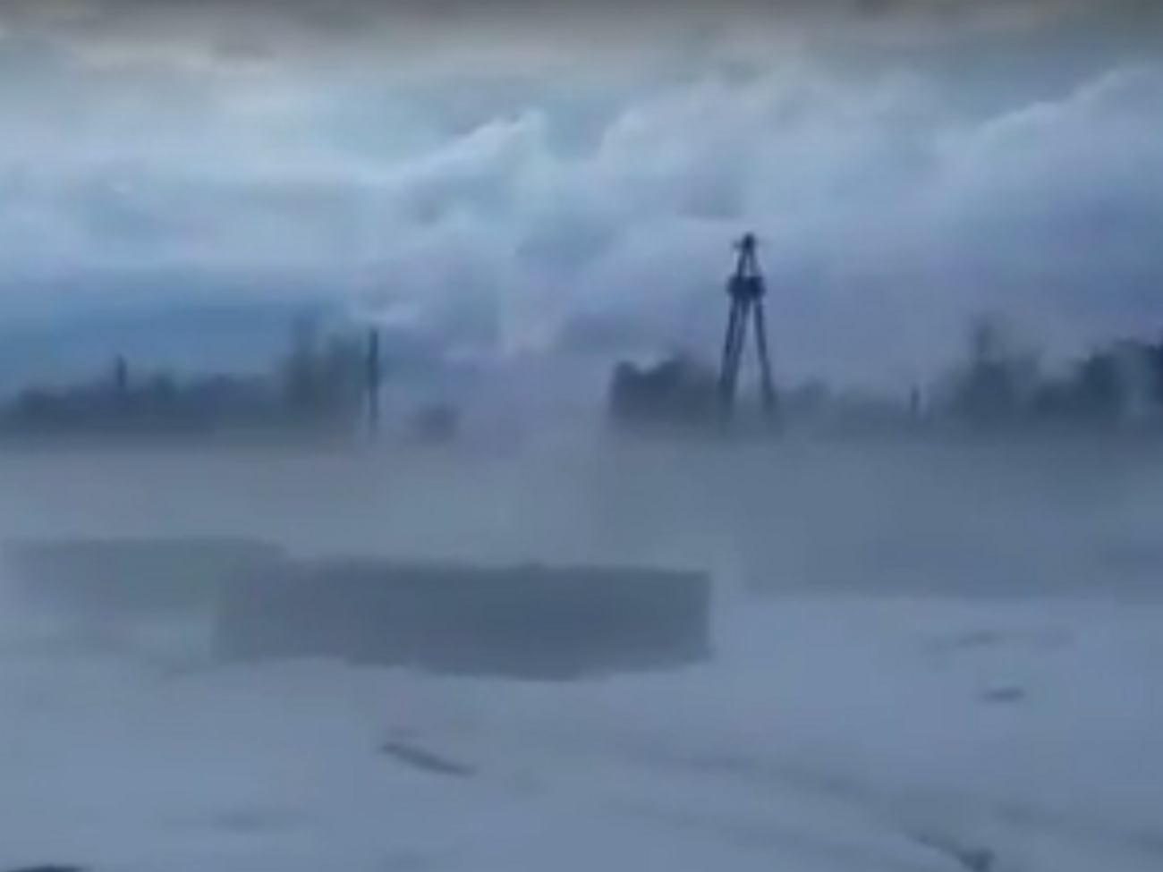 Очевидцы засняли последствия стихии