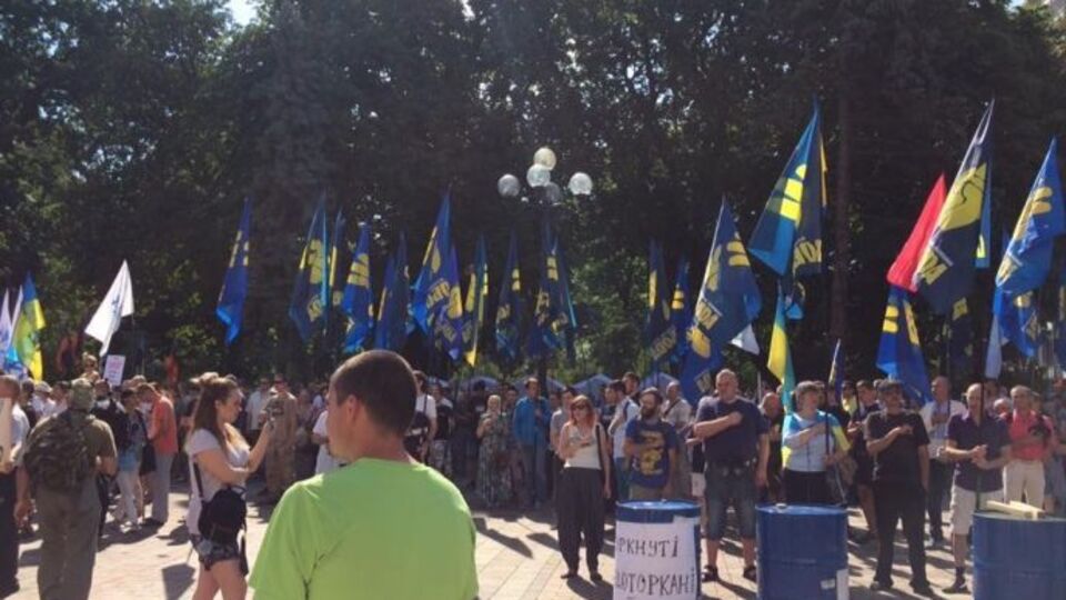 Під Радою протестують