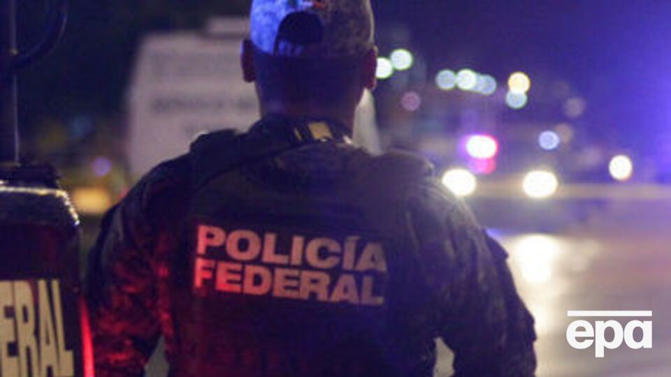 Полицейские скрылись с места преступления