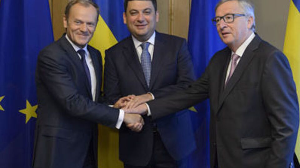 Гройсман на зустрічі з Туском і Юнкером заявив, що розраховує на підтримку ЄС у створенні пульсу угоди України з Євросоюзом