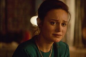 По сценарию героиня фильма происходит из неблагополучной семьи