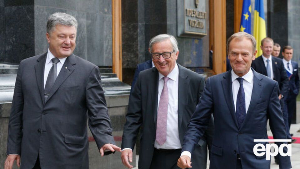 На неофіційній зустрічі Порошенка, Юнкера і Туска не вдалося узгодити текст підсумкової декларації саміту Україна – ЄС, пише "Європейська правда"