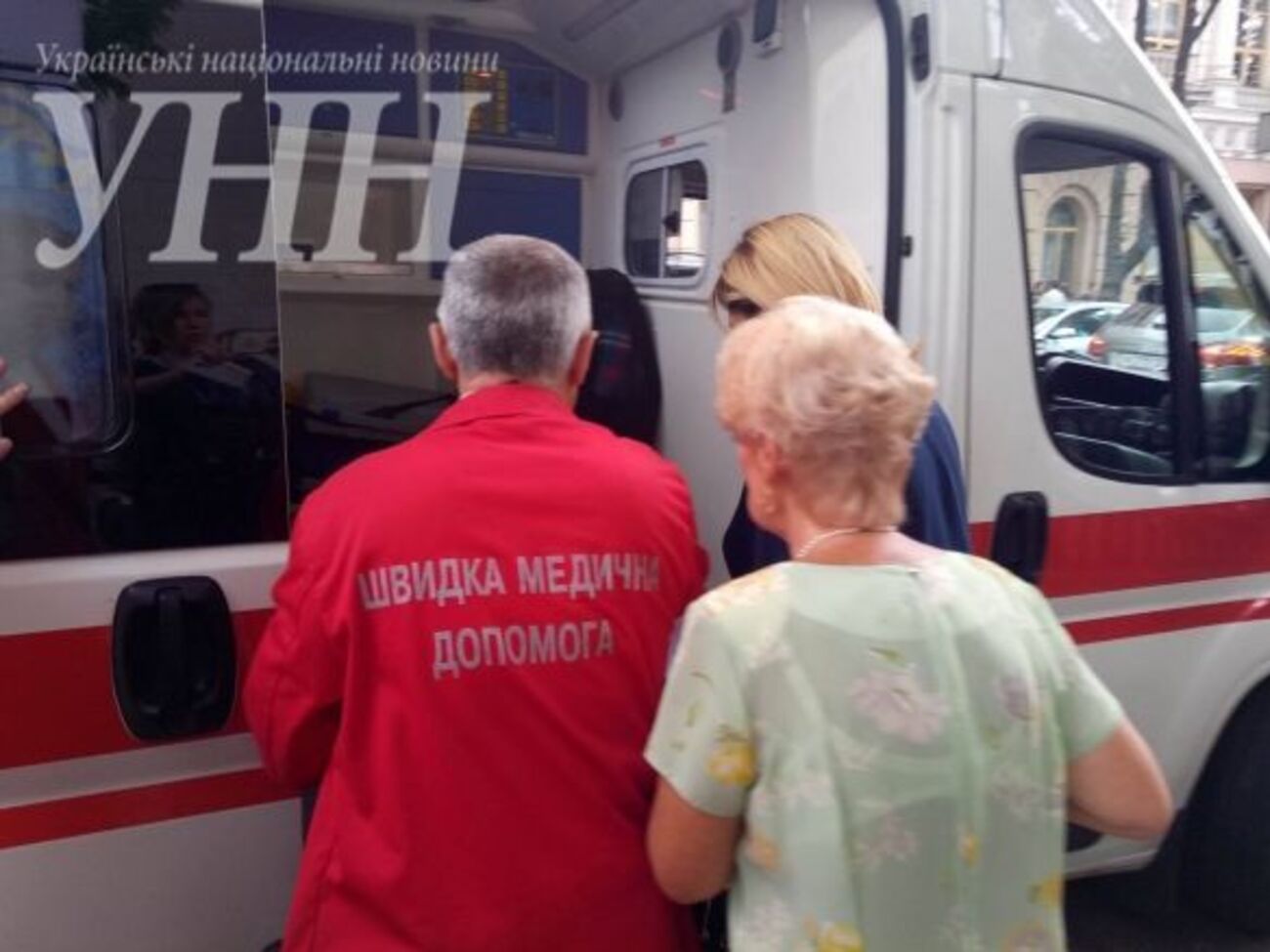 Богомолец увезли в больницу