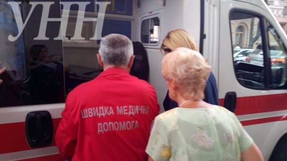 Богомолець відвезли у лікарню