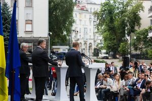 Порошенко: Еще раз подчеркиваю перспективы снижения платы за передачу данных между Украиной и ЕС