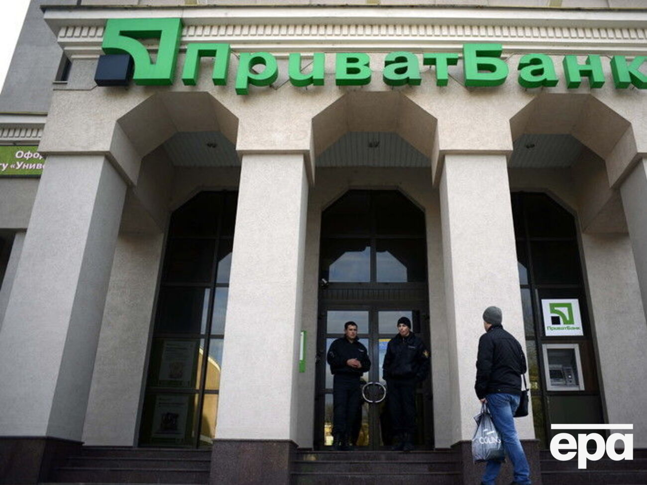 Низку позовів подали до суду з метою скасувати націоналізацію великих депозитів вкладників "ПриватБанку"