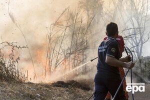 Окрім пожежників, із вогнем борються військові