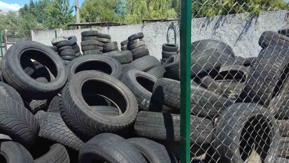 У Києві просять комунальні підприємства утилізувати покришки