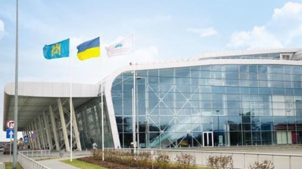 Львівський аеропорт зняв низку своїх вимог
