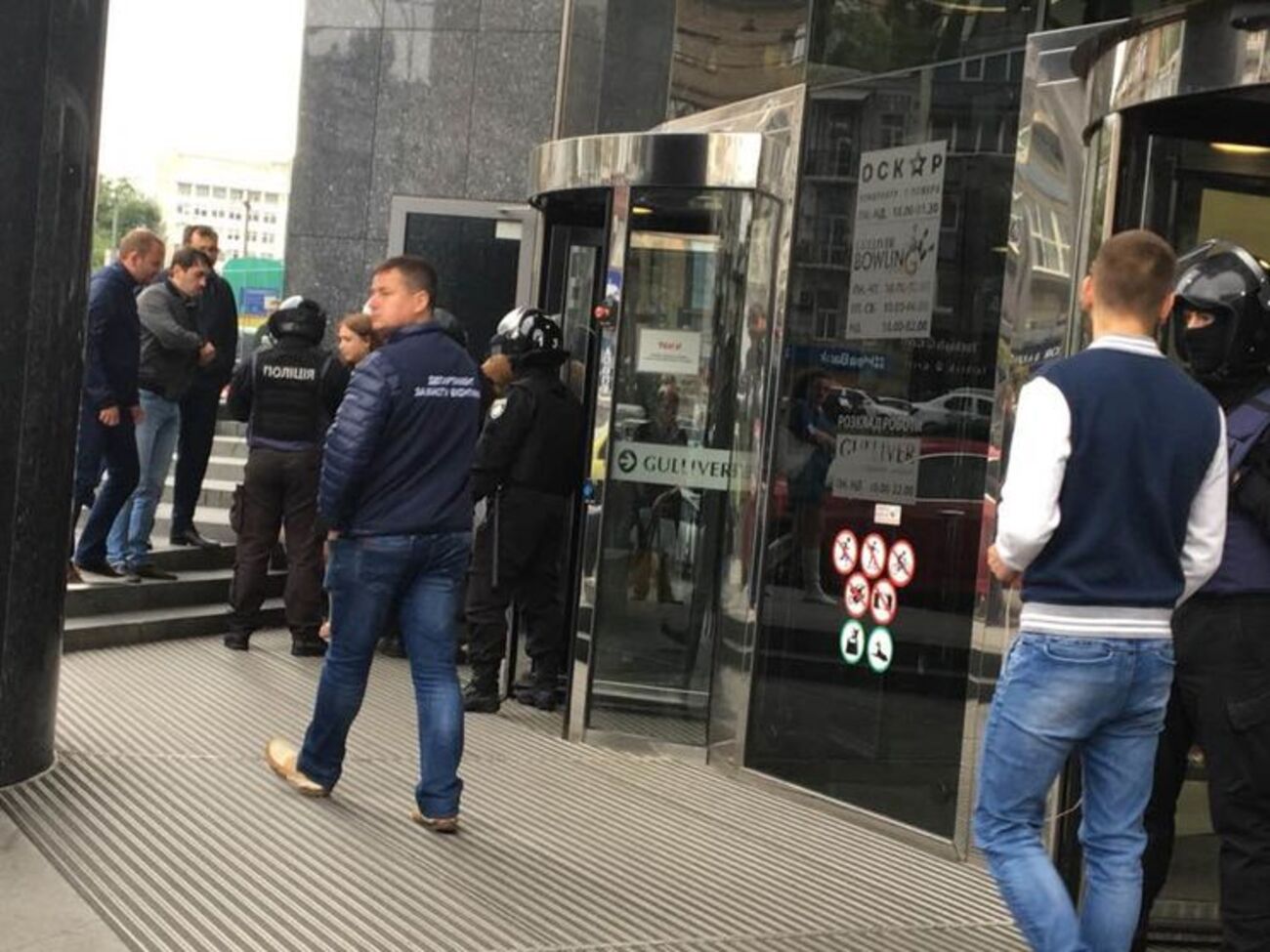 В бизнес-центре "Гулливер" в редакции "Радио Вести" проходят обыски, связанные с делом Клименко