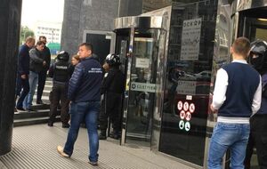 В бизнес-центре "Гулливер" в редакции "Радио Вести" проходят обыски, связанные с делом Клименко